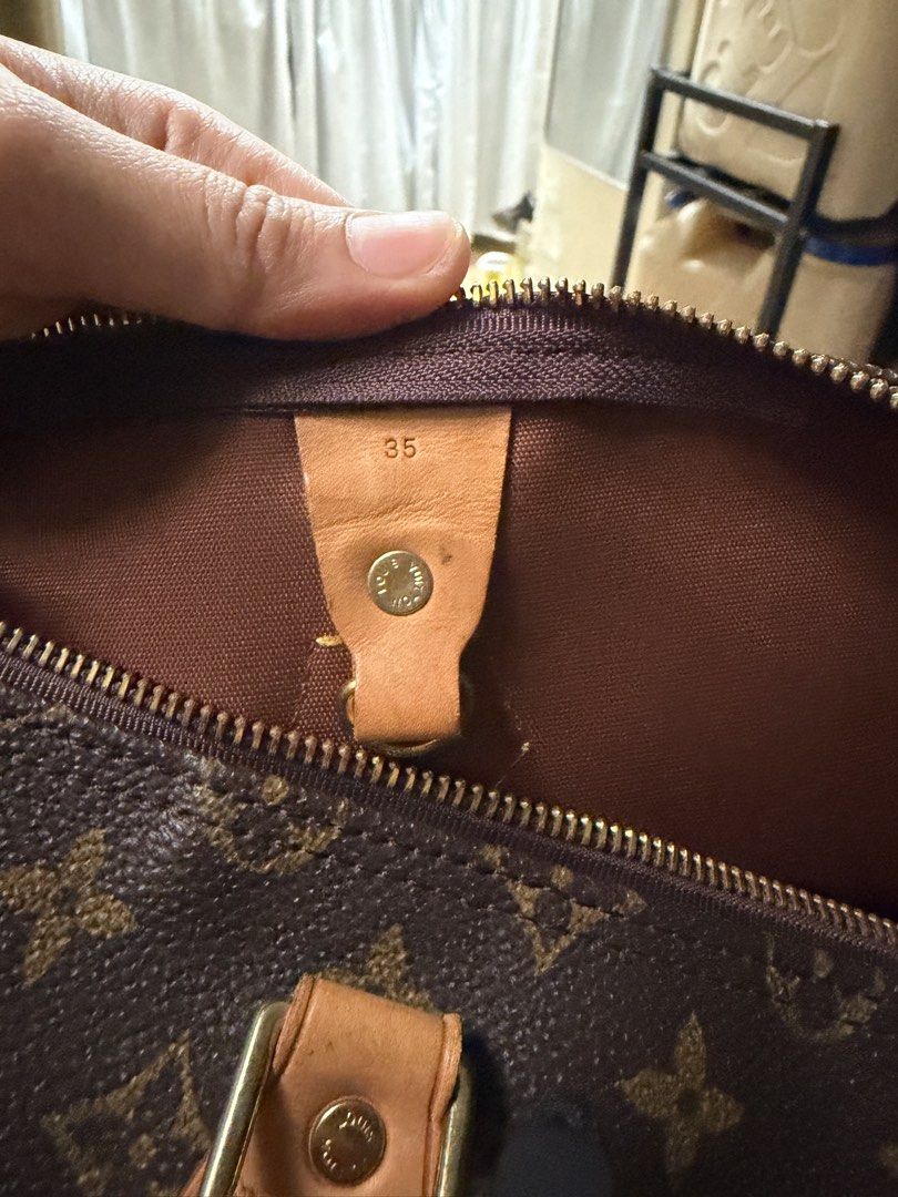 Speedy 35 With Padlock and Keys (Category: Tote Bags) located in Quezon City. Submitted by mgagscloset.ph (Listing ID 1461430049, Image 2). Description: Source from 🇰🇷 Minimal signs of use Not guaranteed Can do free shipping for no discounts or no lower price request .