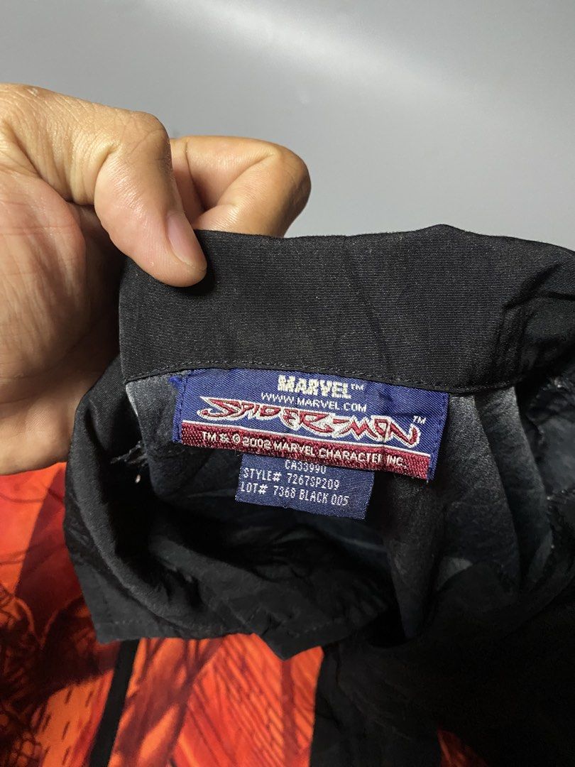 Spider Man button down polo (Category: Tshirts & Polo Shirts ) located in Trento. Submitted by rappiboy121322 (Listing ID 1461485269, Image 3). Description: Spider Man button down polo Dated sa tag 2002 Dimes: 20.5x26.5 Excellent condition No issue 700 free shipping.