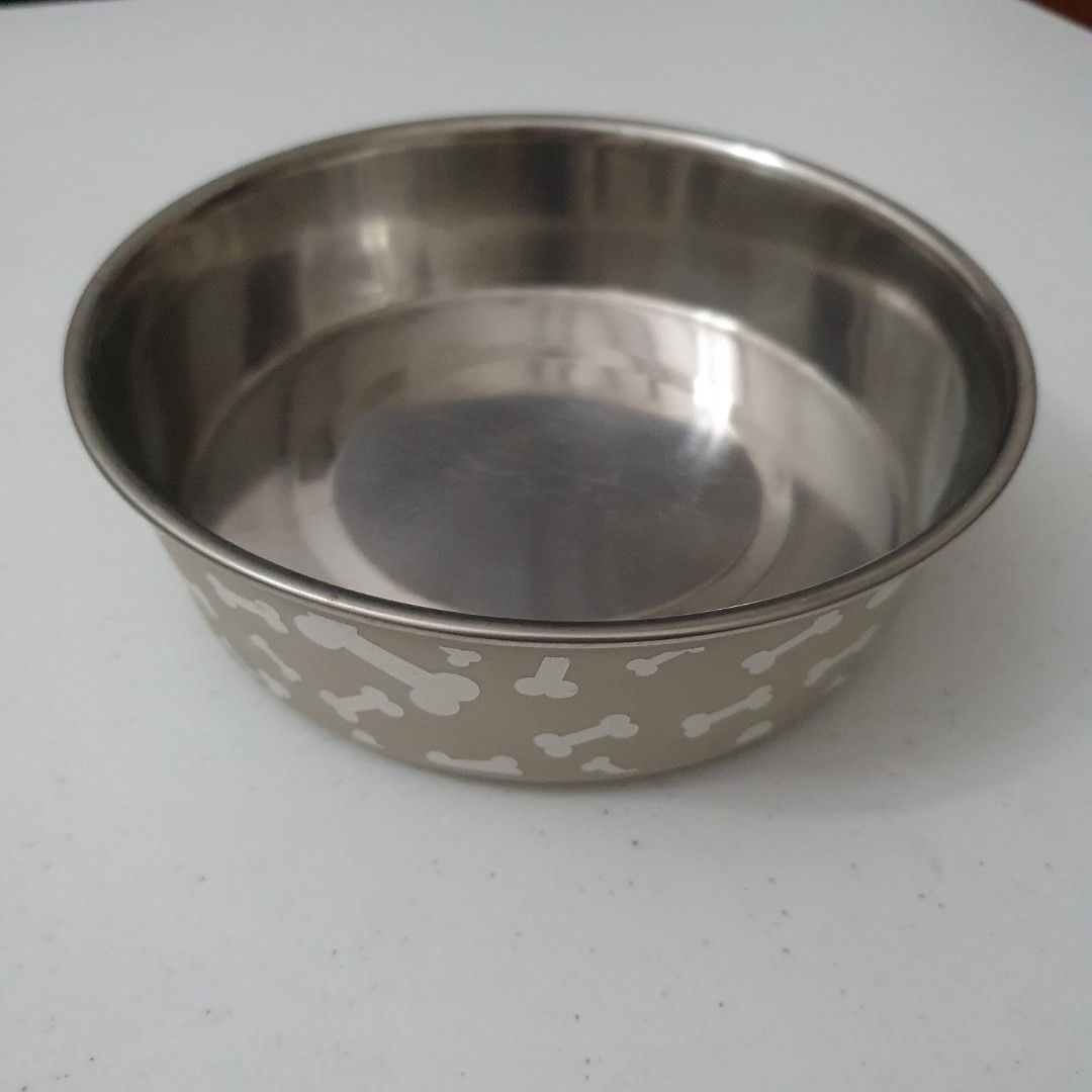 Stainless Steel Pet Bowl with Bone Pattern (Category: Homes & Other Pet Accessories) located in Paranaque City. Submitted by cobien (Listing ID 1461391782, Image 2). Description: - Sturdy stainless steel construction - Adorable bone pattern on the outside - Non-slip rubber ring on the bottom for stability - 6.75 inches in diameter - Ideal for both food and water for your beloved pet.