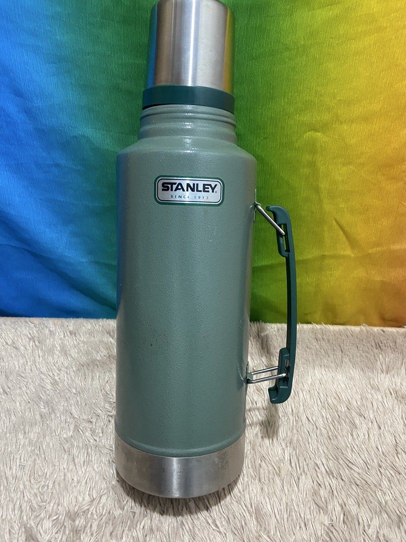 stanley thermos (Category: Water Bottles & Tumblers) located in Pasig City. Submitted by jie_russ (Listing ID 1461419863, Image 1). Description: - Brand: Stanley - Type: Thermos - Color: Classic Green - Material: Durable construction for long-lasting use - Functionality: Keeps beverages hot or cold - Ideal for: Daily use, travel, outdoor activities.
