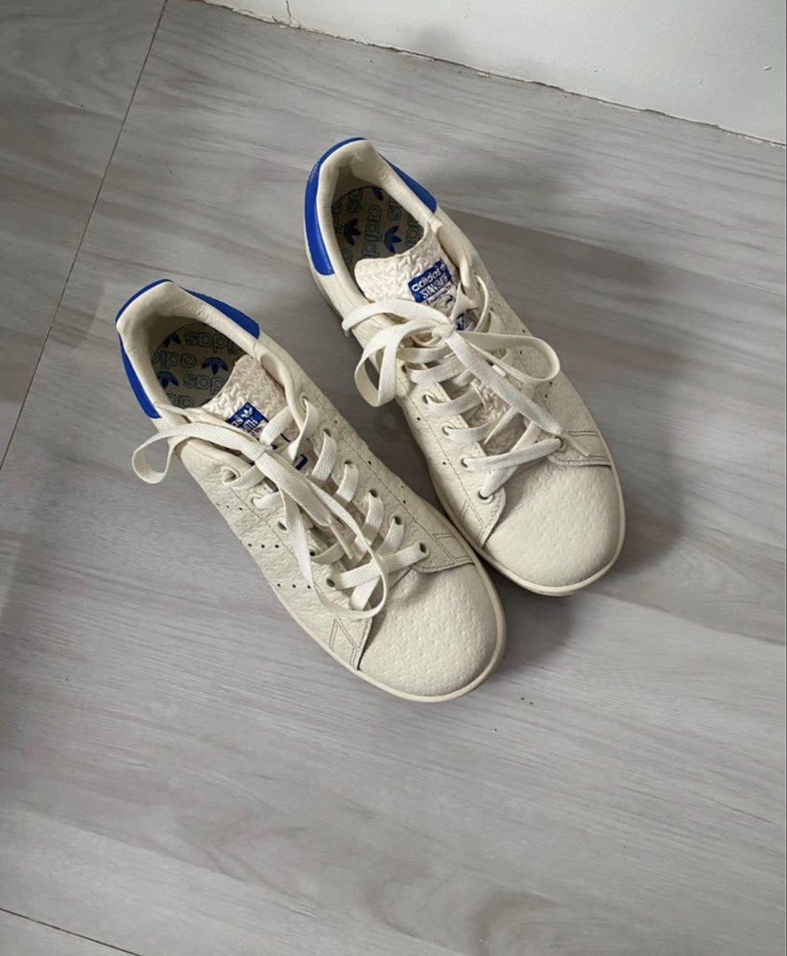 STANS SMITH (WHITE/BLUE) (Category: Shoe inserts) located in Davao. Submitted by fezc0 (Listing ID 1461477815, Image 2). Description: AUTHENTIC STAN SMITH SIZE 38 MENS NO BOX.
