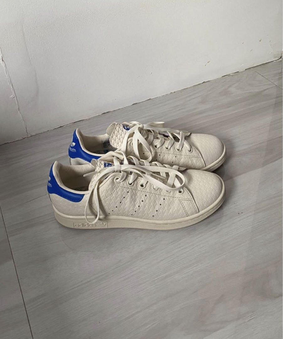STANS SMITH (WHITE/BLUE) (Category: Shoe inserts) located in Davao. Submitted by fezc0 (Listing ID 1461477815, Image 1). Description: AUTHENTIC STAN SMITH SIZE 38 MENS NO BOX.