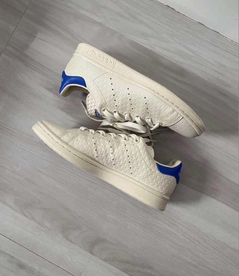 STANS SMITH (WHITE/BLUE) (Category: Shoe inserts) located in Davao. Submitted by fezc0 (Listing ID 1461477815, Image 3). Description: AUTHENTIC STAN SMITH SIZE 38 MENS NO BOX.