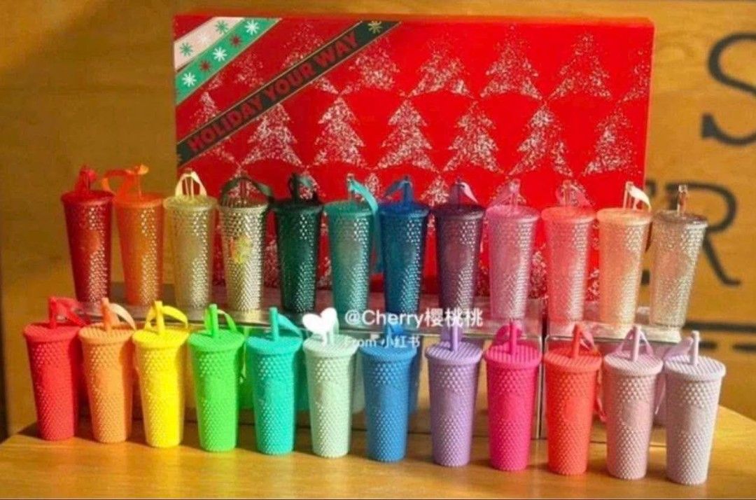 Starbucks collection (Category: Other Food & Drinks) located in Ibaan. Submitted by ljnaig14 (Listing ID 1461365046, Image 1). Description: Starbucks Studded Mini Cold Cup Ornament Set (often released as part of an official Holiday Advent Calendar Box Collection in international markets like China and the Philippines) Key Details & Features: Product Type: Miniature decorative holiday ornaments designed to look exactly like the highly collectible,