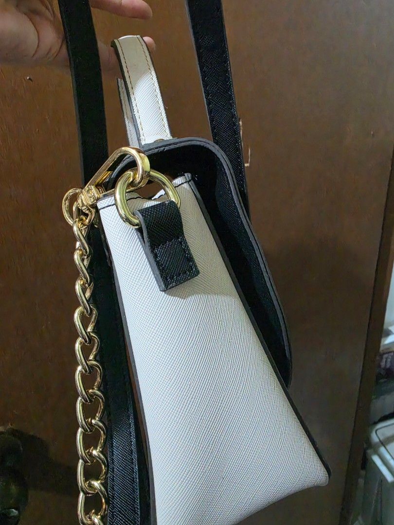 Steve Madden (Category: Shoulder Bags) located in Cebu City. Submitted by mjcolinacebu20 (Listing ID 1461407478, Image 3). Description: barely used, i think 2-3 times lng kay taas nko ang strap mao sad rfs. .