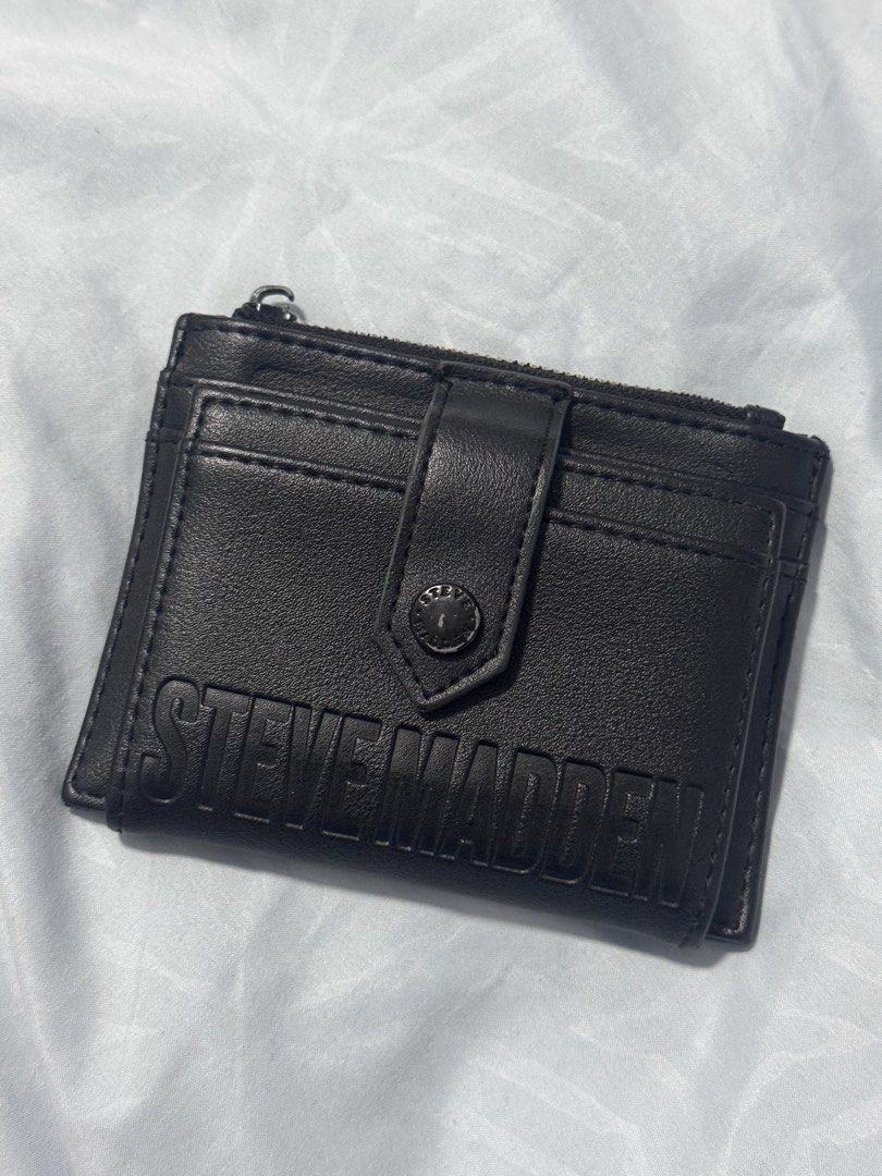 Steve Madden Black Card Holder Wallet (Category: Wallets & Card holders) located in Quezon City. Submitted by alissavio (Listing ID 1461368412, Image 1). Description: - Brand: Steve Madden - Color: Black - Type: Card Holder Wallet - Features: Multiple card slots, zippered compartment for coins - Closure: Small snap closure - Details: Embossed Steve Madden logo on front and inside lining - Benefit: Keeps cards and coins neatly organized - only iss