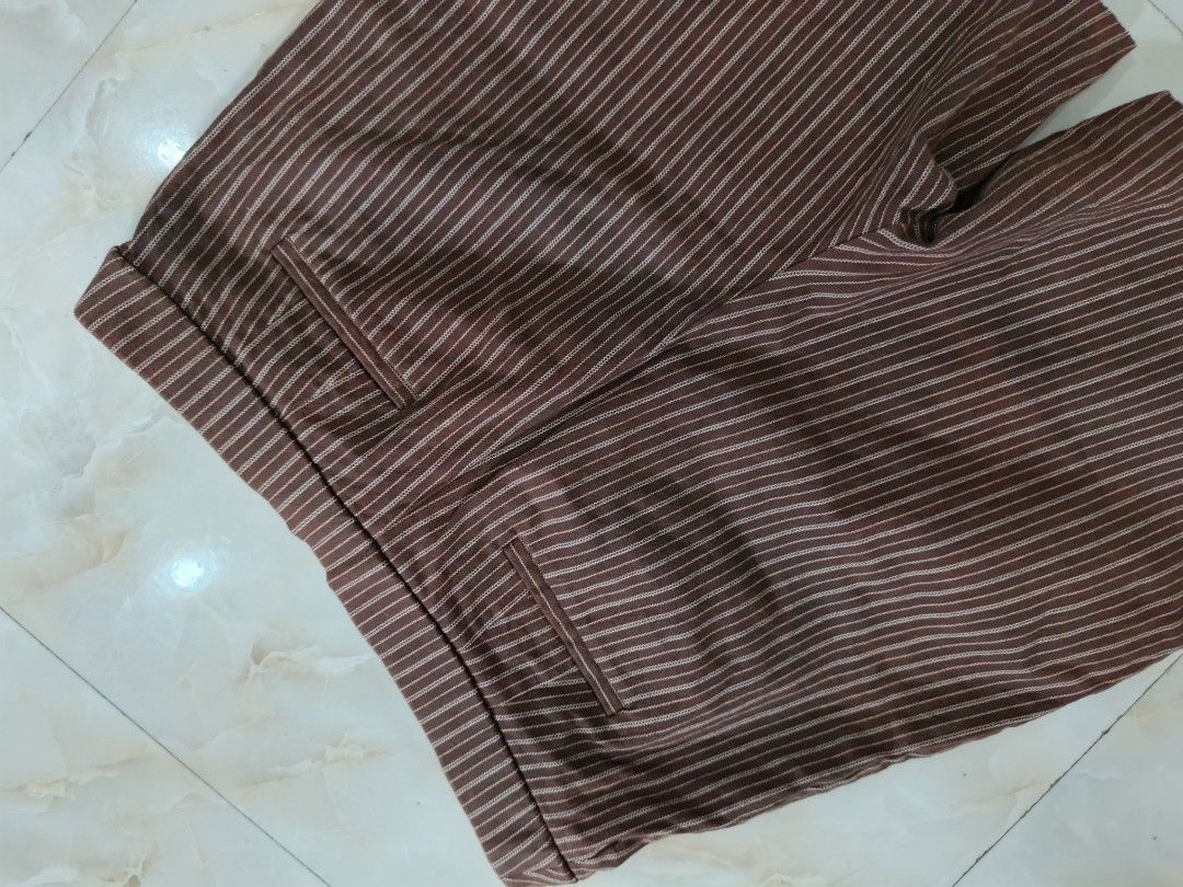 Stiped Highwaisted Short (Category: Shorts) located in Zamboanga. Submitted by mbal09 (Listing ID 1461409462, Image 2). Description: This short fits really well, and it looks great with fitted tops. The problem is that I cut the lower portion by mistake to make it shorter, which I now regret. waistline is 28-30 since stretchy po. lenght is 17 inches..
