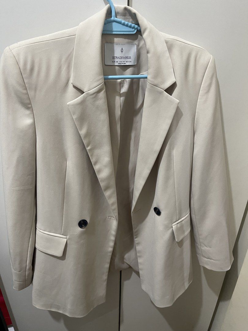 Stradivarius Beige Double-Breasted Blazer (Category: Coats, Jackets and Outerwear) located in Manila. Submitted by aera_song (Listing ID 1461470869, Image 3). Description: It may fit size XS-S Size runs big.