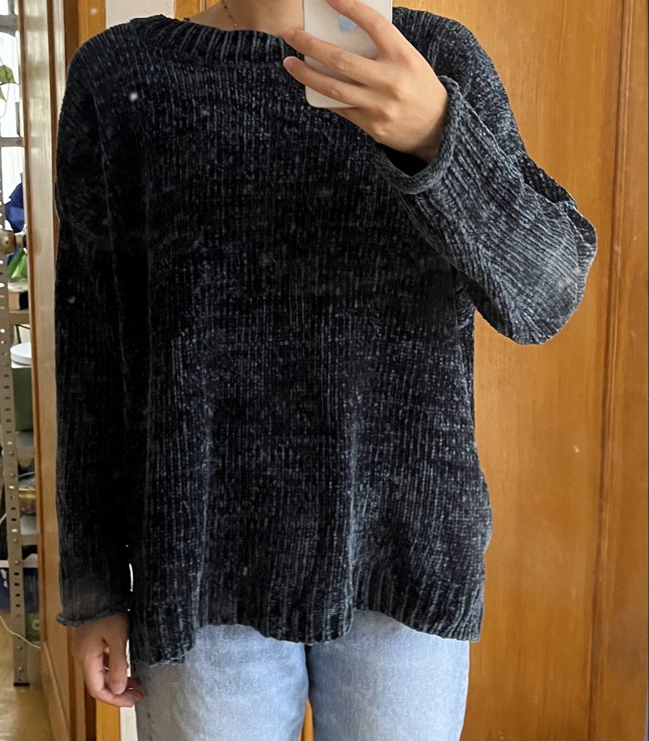 Stradivarius Chenille Pullover Sweater (Category: Coats, Jackets and Outerwear) located in Dasmarinas. Submitted by aurapadilla00 (Listing ID 1461515571, Image 1). Description: - Soft chenille pullover sweater - Dark green color.