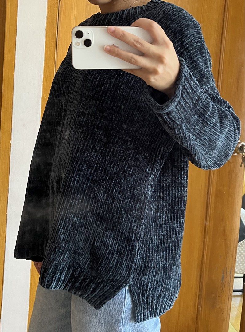 Stradivarius Chenille Pullover Sweater (Category: Coats, Jackets and Outerwear) located in Dasmarinas. Submitted by aurapadilla00 (Listing ID 1461515571, Image 2). Description: - Soft chenille pullover sweater - Dark green color.