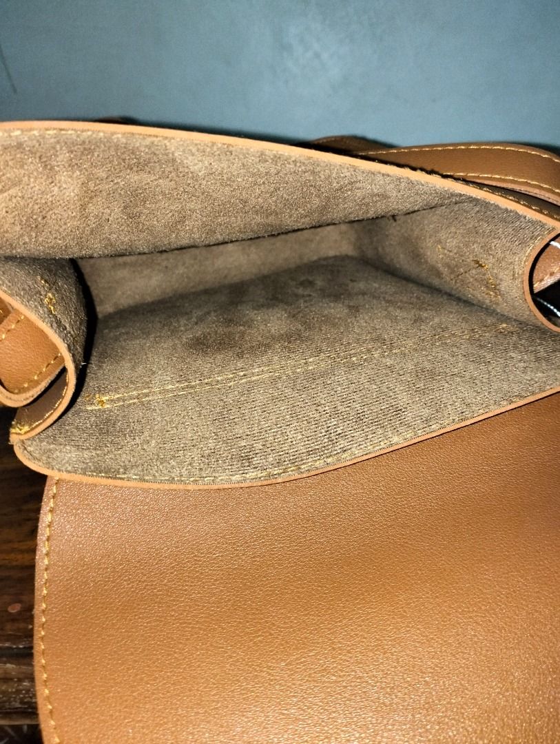 Straightfoward DVL Chojo Sling Bag (Category: Sling Bags) located in Cabanatuan. Submitted by smol.nol (Listing ID 1461475047, Image 3). Description: CROSSPOSTED wts lfb ph Straightfoward DVL Chojo Sling Bag - Only used once - With dust bag - Still in great condition PHP 700 rfs: decluttering + never used it after MOP: GCash MOD: J&T 📍 Cabanatuan City, Nueva Ecija.