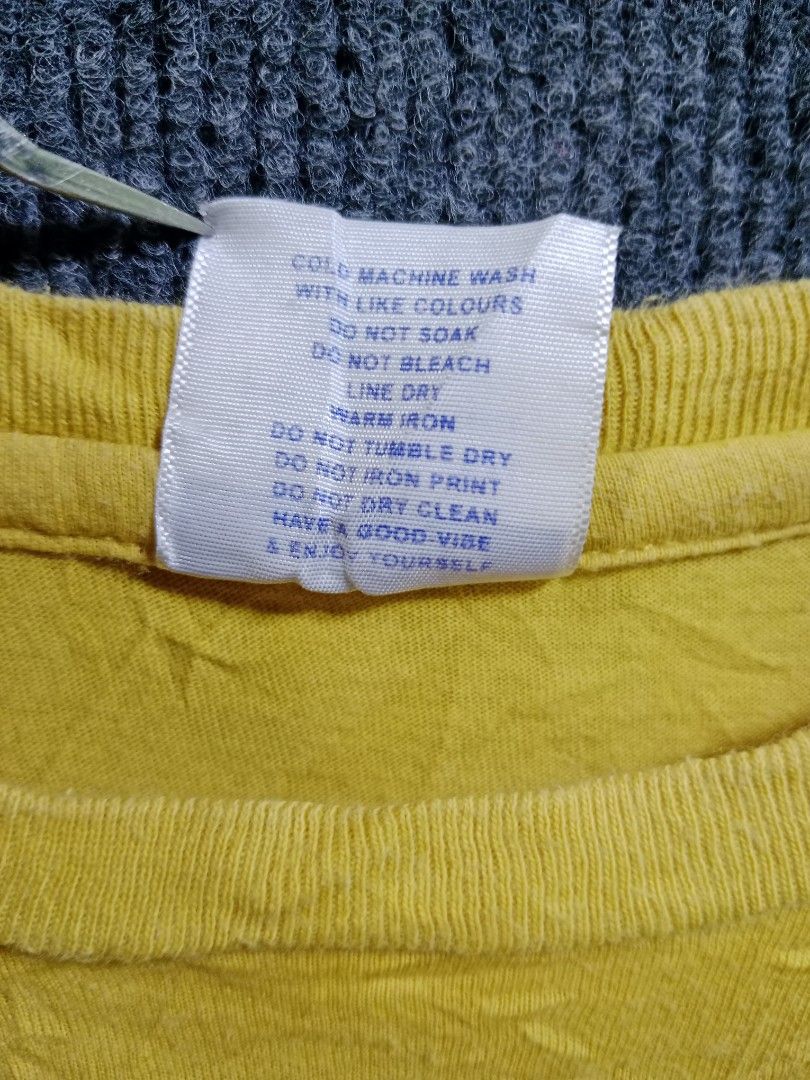 Stussy (Category: Formal Shirts) located in Surallah. Submitted by unending_archive (Listing ID 1461483544, Image 3). Description: 💎S2C 💎 SIZE:SMALL(22/30.5) EXCELLENT CONDTION COLOR RATE:9.5/10 ISSUE NEED WASH minimal crack.