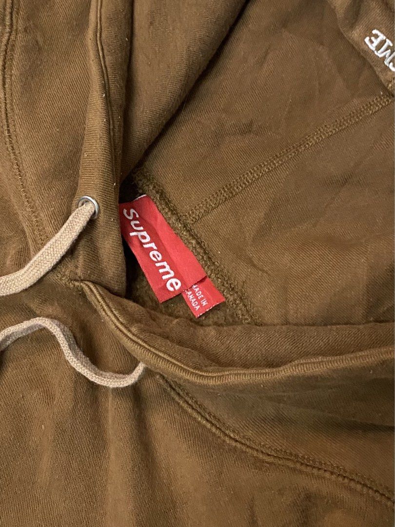 Supreme (Category: Hoodies) located in Aurora. Submitted by clarkmelvinthrift21 (Listing ID 1461462126, Image 3). Description: Name: Supreme S logo 📌Size: Medium 📌Dimensions: 21x27 📌Condition: Excellent 📌Issue/Flaws: Check last pic di naman malala 📌Color rate: 9.5 Location: Zamboanga del Sur, Mindanao.