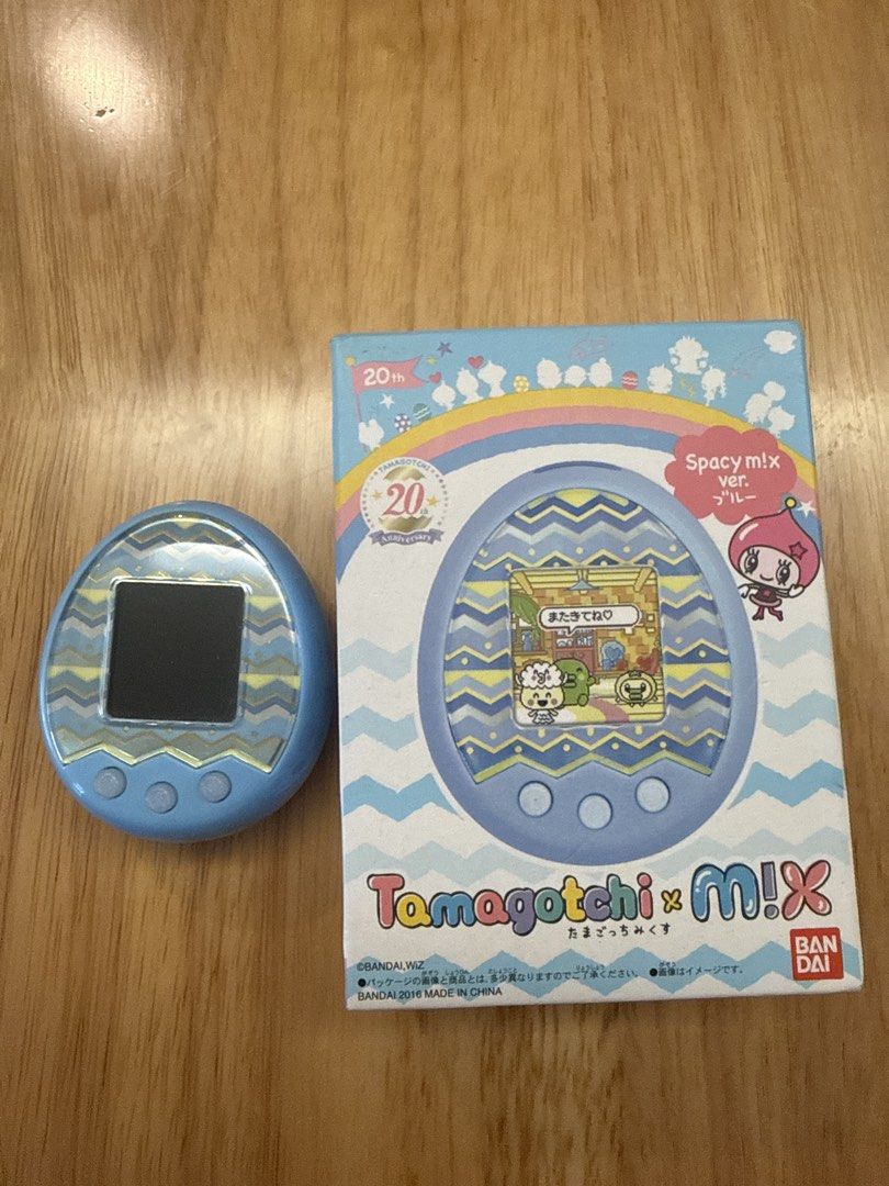 他媽哥池Tamagotchi MIX 藍間 （分類：設計師玩具及盲盒）位於 Hong Kong。 由 lore.c 提交（商品編號 1461396841，圖片 1）。簡介： 98%new, 開盒玩咗半個月only, 有說明書。