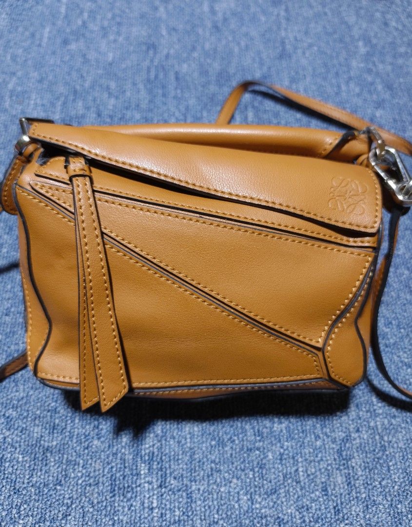 tan color , Loewe Mini Puzzle bag (Category: Luxury Bags & Wallets) located in Camalaniugan. Submitted by thrifter10 (Listing ID 1461481954, Image 1). Description: .