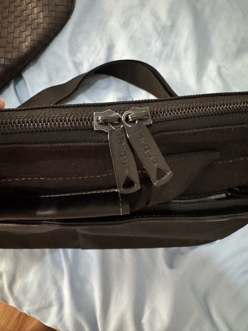 Targus Black Laptop Bag with Shoulder Strap (Category: Laptop Bags & Sleeves) located in Makati City. Submitted by the.archives (Listing ID 1461438456, Image 3). Description: - Black Targus laptop bag - Features shoulder strap and top handles - Multiple internal compartments for organized storage - Zippers are in good working condition - Ideal for carrying your laptop and daily essentials Can fit up to 16” laptop 🗓️ Weekdays: can arrange pickup 
