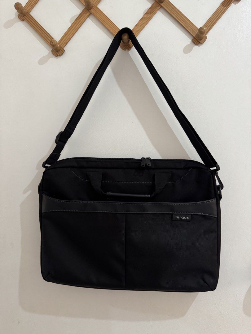 Targus Black Laptop Bag with Shoulder Strap (Category: Laptop Bags & Sleeves) located in Makati City. Submitted by the.archives (Listing ID 1461438456, Image 1). Description: - Black Targus laptop bag - Features shoulder strap and top handles - Multiple internal compartments for organized storage - Zippers are in good working condition - Ideal for carrying your laptop and daily essentials Can fit up to 16” laptop 🗓️ Weekdays: can arrange pickup 
