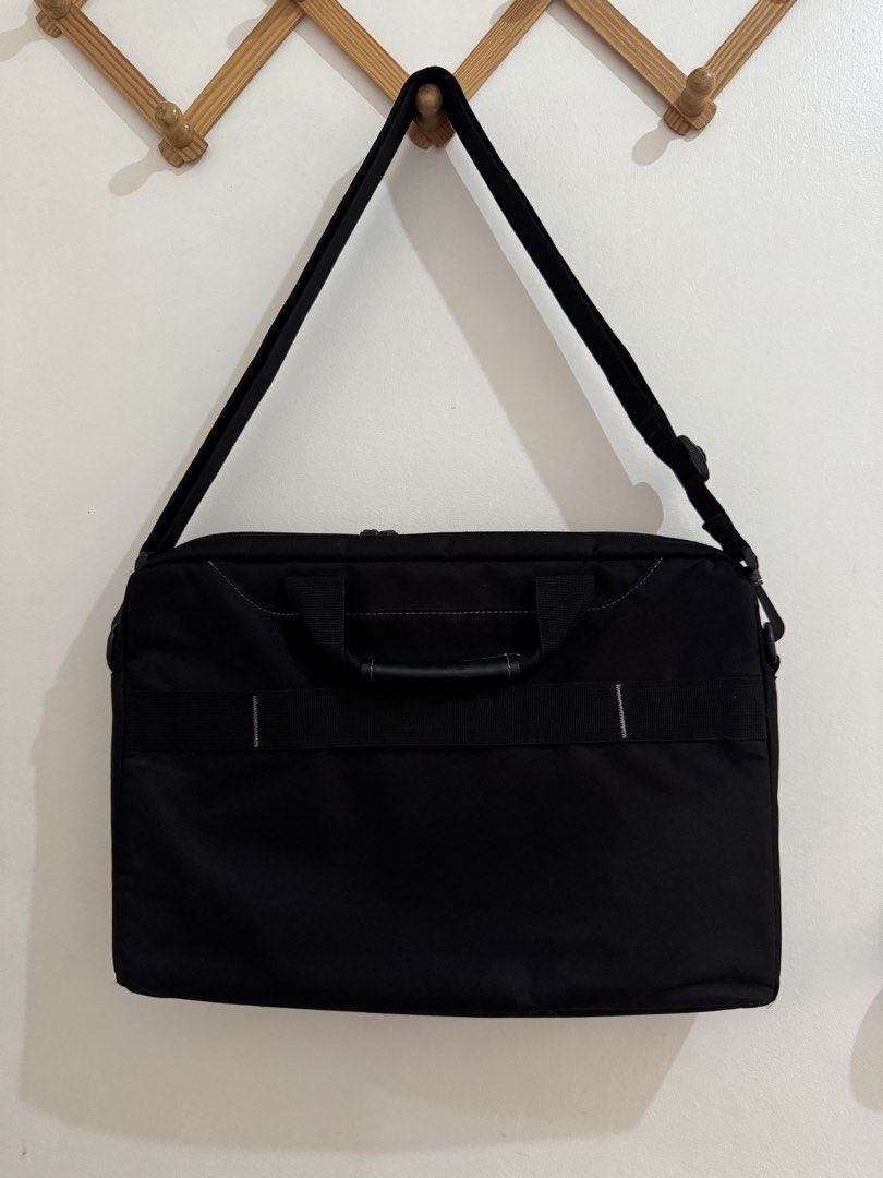 Targus Black Laptop Bag with Shoulder Strap (Category: Laptop Bags & Sleeves) located in Makati City. Submitted by the.archives (Listing ID 1461438456, Image 2). Description: - Black Targus laptop bag - Features shoulder strap and top handles - Multiple internal compartments for organized storage - Zippers are in good working condition - Ideal for carrying your laptop and daily essentials Can fit up to 16” laptop 🗓️ Weekdays: can arrange pickup 