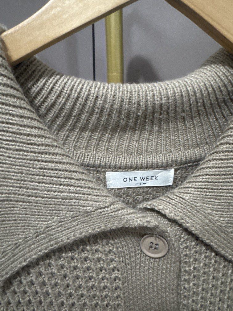 Taupe Knitted Buttondown Sweater (Category: Coats, Jackets and Outerwear) located in Mexico. Submitted by studioleraph (Listing ID 1461446853, Image 3). Description: 🛍️ Perfect for your personal wardrobe or reseller business 🫶 👗 The actual item being sold is the original garment shown in the product photos. Small differences in fit, drape, color, texture, or details may occur. 💌 Condition: • Preloved; Please wash the items before wearing. • P
