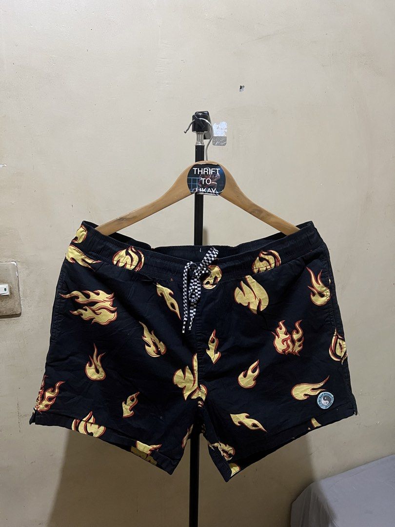 T&C SURF HAWAII (Category: Swim Trunks & Board Shorts) located in Iligan City. Submitted by thriftoukay2020 (Listing ID 1461528976, Image 2). Description: T&C SURF HAWAII LARGE SIZE 32-34 LENGTH 16 EXCELLENT DM📩📩.