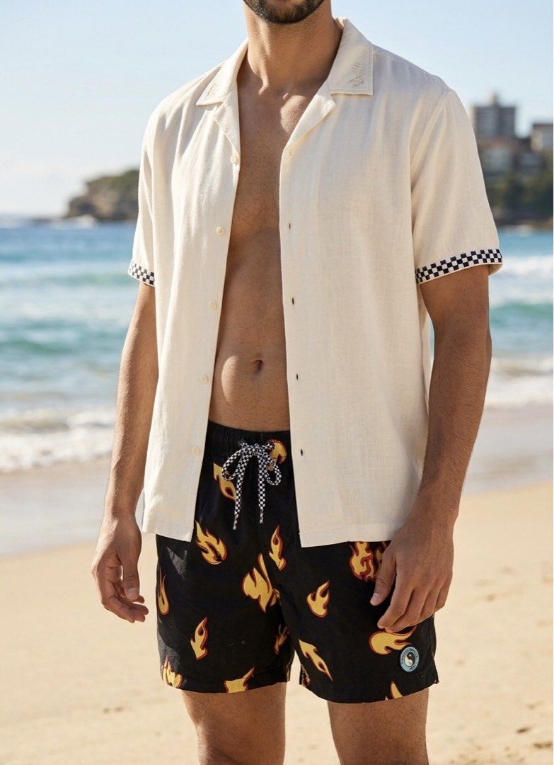 T&C SURF HAWAII (Category: Swim Trunks & Board Shorts) located in Iligan City. Submitted by thriftoukay2020 (Listing ID 1461528976, Image 1). Description: T&C SURF HAWAII LARGE SIZE 32-34 LENGTH 16 EXCELLENT DM📩📩.