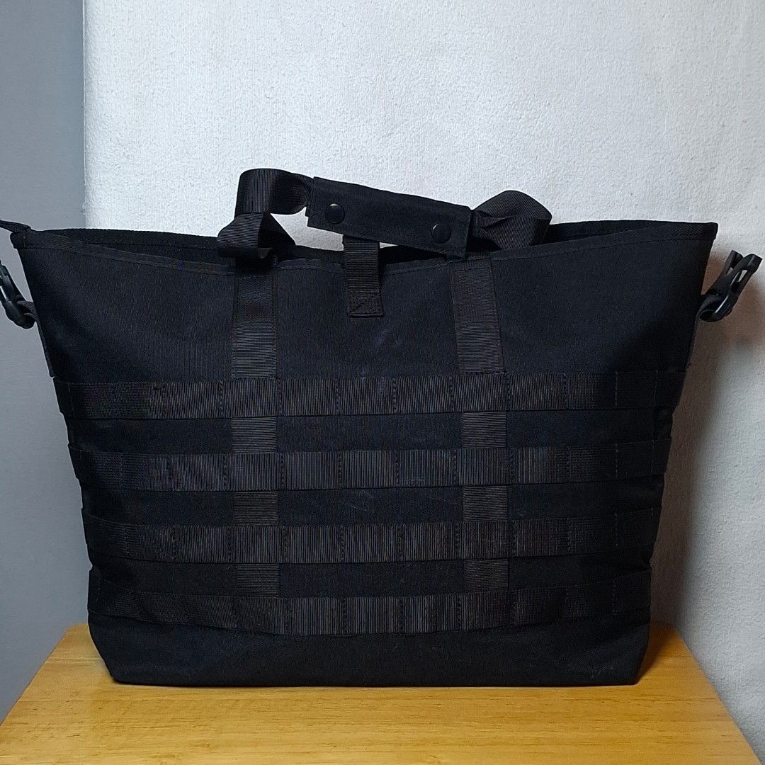 Techwear Comback Tactical Tote Bag (Category: Tote Bags) located in Baguio. Submitted by kathuu27 (Listing ID 1461510801, Image 2). Description: Techwear Comback Tactical Tote Bag 37 x 14 x 34cm Missing sling strap Minimal sign of usage Baguio City Based (open for dropping/meet-up) Outside Baguio - Payment First Shipping +SF Courier: Jnt.