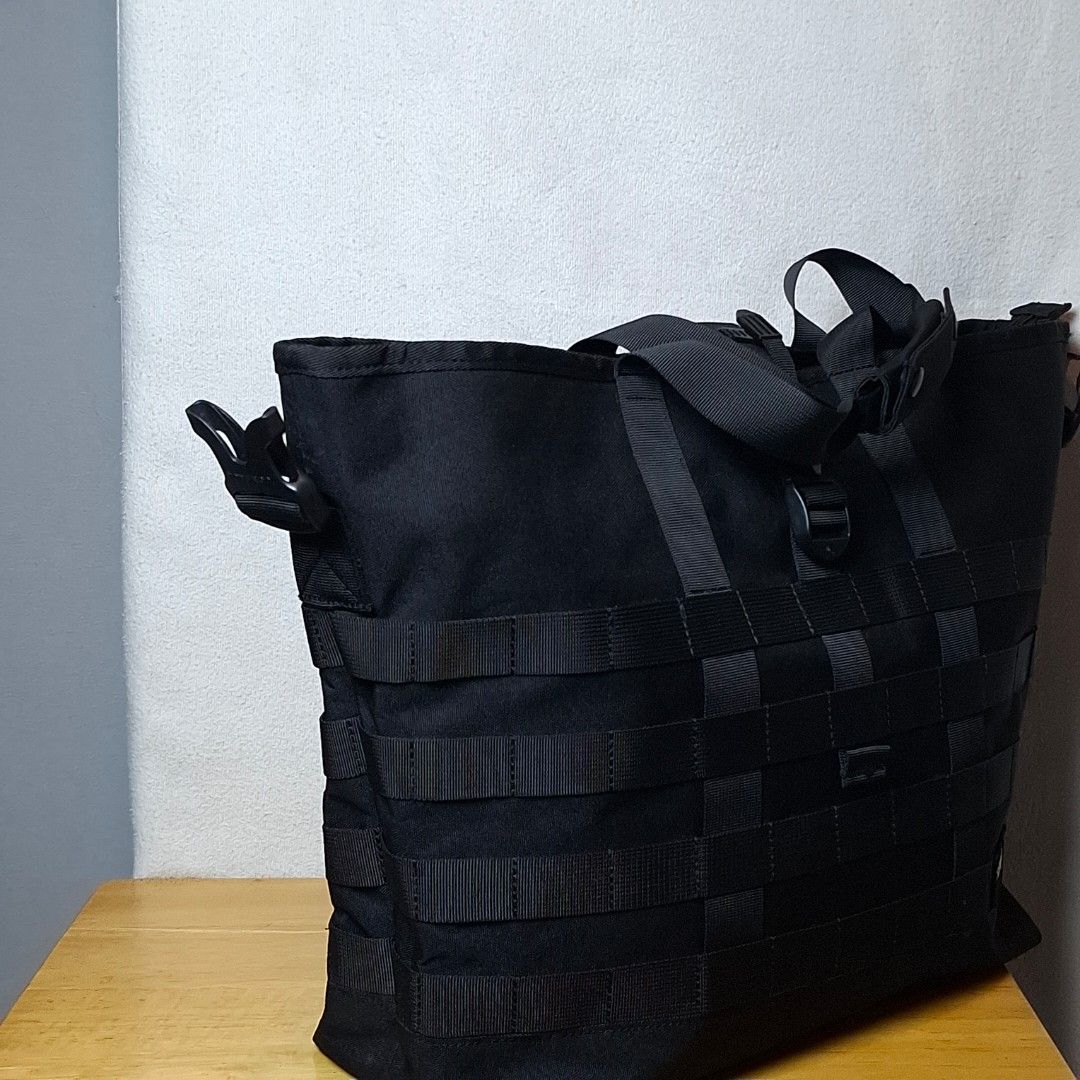 Techwear Comback Tactical Tote Bag (Category: Tote Bags) located in Baguio. Submitted by kathuu27 (Listing ID 1461510801, Image 3). Description: Techwear Comback Tactical Tote Bag 37 x 14 x 34cm Missing sling strap Minimal sign of usage Baguio City Based (open for dropping/meet-up) Outside Baguio - Payment First Shipping +SF Courier: Jnt.