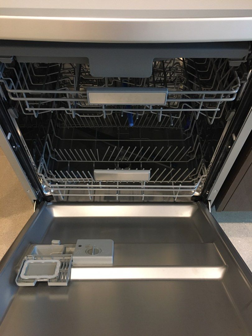 Tekno freestanding dishwasher 60cm like NEW (Category: Dishwasher) located in Makati City. Submitted by savedeal (Listing ID 1461206514, Image 2). Description: Tekno TDW-7000TIX 60cm freestanding dishwasher Excellent condition (Like new) - used only 2-3 times Buyer to arrange pick-up in Rockwell Power Plant mall, Makati Dimensions: L 61 x W 59.8 x H 84.5 (cm) Gross weight: 53kg Net weight: 47kg 8 Wash programs Auto (150 min) Intensive (175 min) N