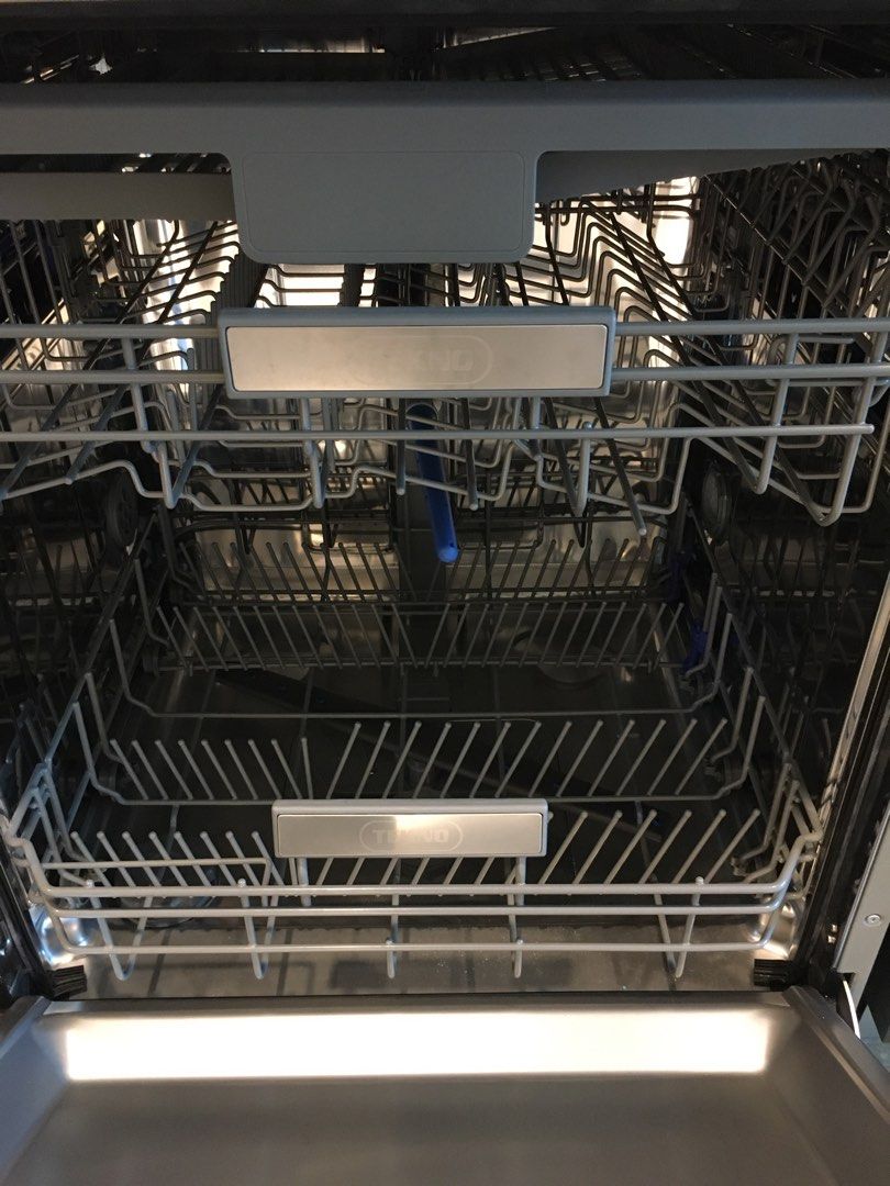 Tekno freestanding dishwasher 60cm like NEW (Category: Dishwasher) located in Makati City. Submitted by savedeal (Listing ID 1461206514, Image 3). Description: Tekno TDW-7000TIX 60cm freestanding dishwasher Excellent condition (Like new) - used only 2-3 times Buyer to arrange pick-up in Rockwell Power Plant mall, Makati Dimensions: L 61 x W 59.8 x H 84.5 (cm) Gross weight: 53kg Net weight: 47kg 8 Wash programs Auto (150 min) Intensive (175 min) N