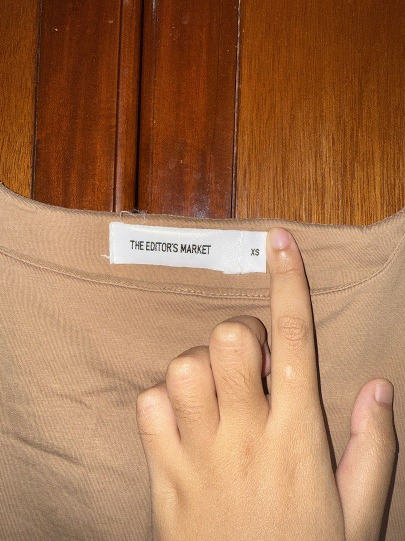 the editor's market basic brown tank top (Category: Sleeveless) located in Taguig. Submitted by ksooos (Listing ID 1461407523, Image 3). Description: - Brand: The Editor's Market - Type: Basic Tank Top - Color: Brown - Size: XS.