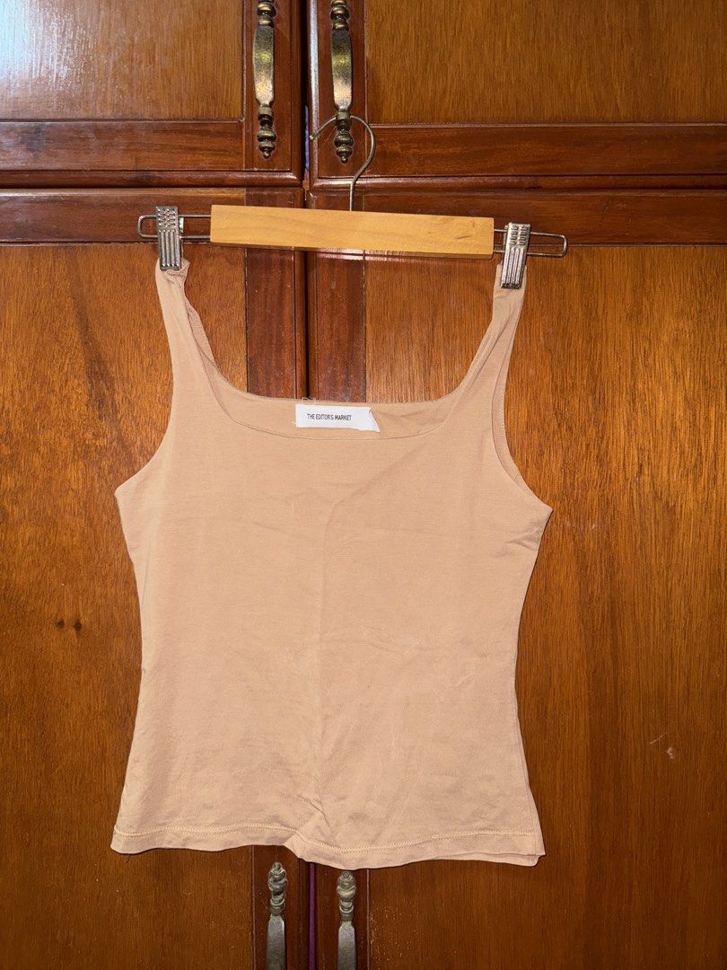 the editor's market basic brown tank top (Category: Sleeveless) located in Taguig. Submitted by ksooos (Listing ID 1461407523, Image 1). Description: - Brand: The Editor's Market - Type: Basic Tank Top - Color: Brown - Size: XS.