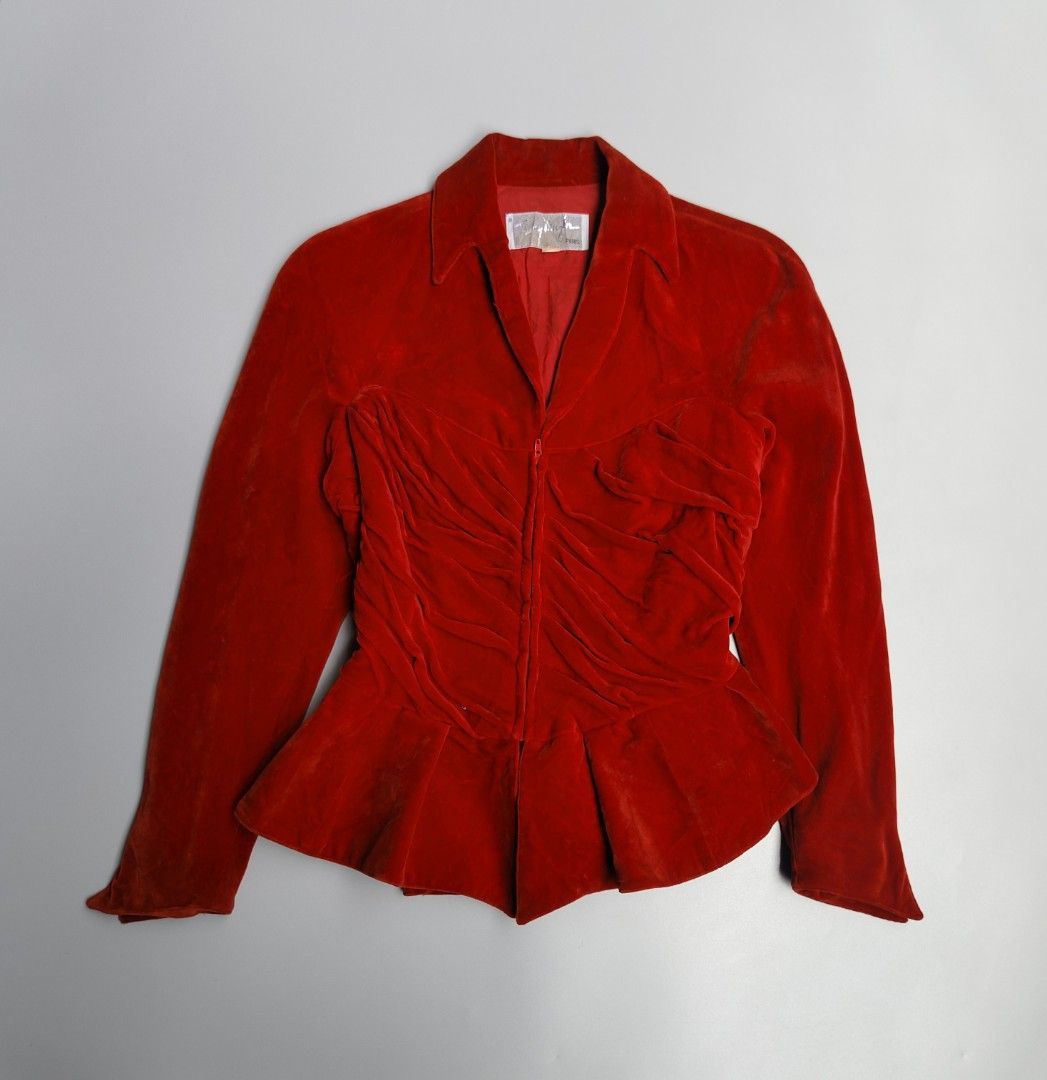 THIERRY MUGLER velvet (7AR on tag) (Category: Coats, Jackets and Outerwear) located in Baguio. Submitted by archival_thrifted.ph. (Listing ID 1461395568, Image 1). Description: FOR SALE‼️ . THIERRY MUGLER VELVET .💯 AUTHENTIC .EXCELLENT CONDITION .SIZE 7AR ON TAG .PHP 9500 PLUS SF .❌❌ COP/COD .MOP GCASH . COURIER J&T .BAGUIO AREA .DM FOR SURE BUYER TY.