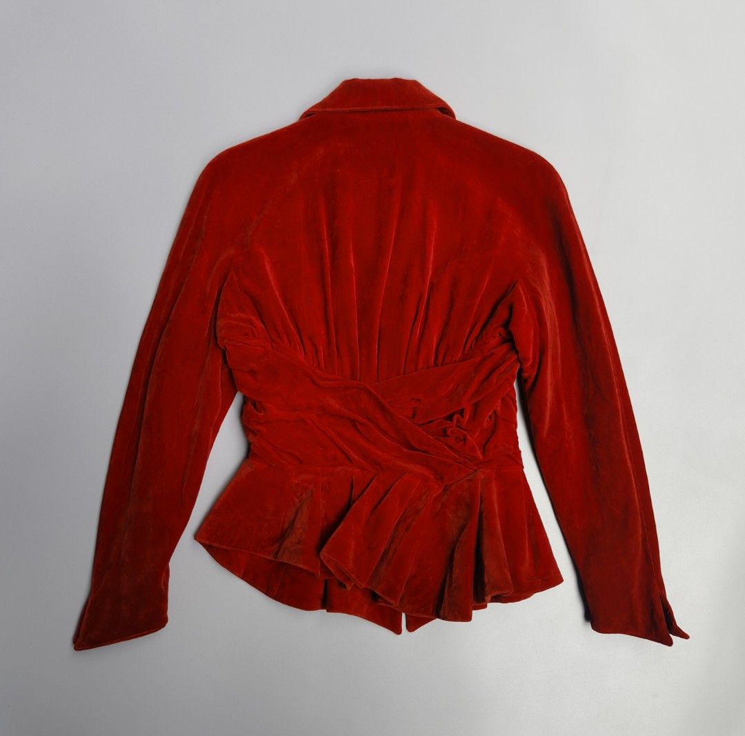 THIERRY MUGLER velvet (7AR on tag) (Category: Coats, Jackets and Outerwear) located in Baguio. Submitted by archival_thrifted.ph. (Listing ID 1461395568, Image 2). Description: FOR SALE‼️ . THIERRY MUGLER VELVET .💯 AUTHENTIC .EXCELLENT CONDITION .SIZE 7AR ON TAG .PHP 9500 PLUS SF .❌❌ COP/COD .MOP GCASH . COURIER J&T .BAGUIO AREA .DM FOR SURE BUYER TY.