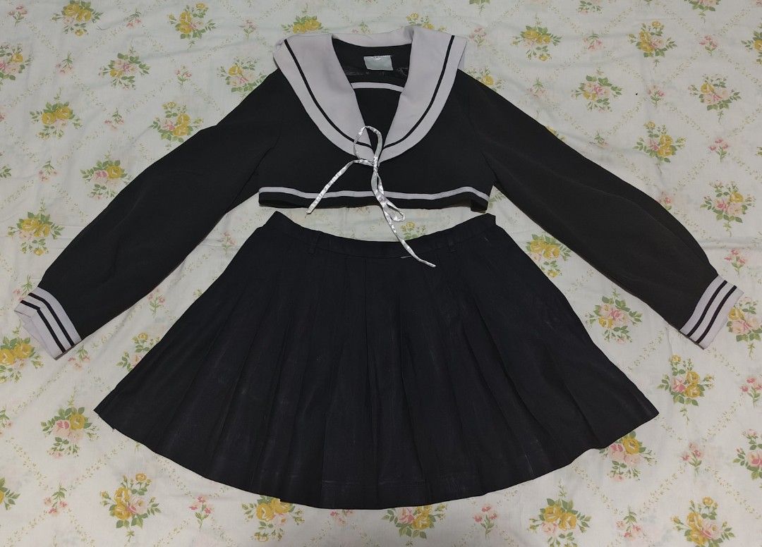 Thrifted seifuku set (Category: Sets or Coordinates) located in Cabanatuan. Submitted by _yleiii (Listing ID 1461515914, Image 1). Description: Thirfted seifuku set (crop top) top and skirt can be bought separately Top: Bust - 29in Length - 13in Price: 100💸 Skirt: Waist - 28in (p'wede pa higpitan, adjustable ng onti) Length - 17in Price: 80💸 If set: 150.