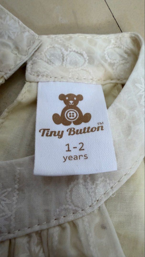Tiny Button Dress (Category: Babies & Kids Fashion) located in Bayan Lepas. Submitted by nuweensyzwni (Listing ID 1461426422, Image 2). Description: .