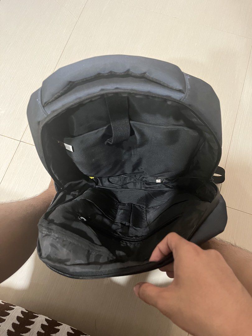 TNF (Category: Laptop Bags & Sleeves) located in Aloran. Submitted by averythriftshop (Listing ID 1461402770, Image 3). Description: In good condition. Medyo hindi nagagamit. .