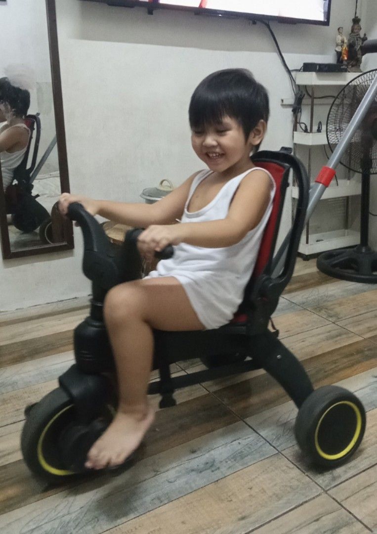 TODLERS FOLDABLE OUTDOOR TRYKE (Category: Strollers) located in Manila. Submitted by eriiicaspage (Listing ID 1461489527, Image 2). Description: PRELOVED WellUsed TODLERS FOLDABLE OUTDOOR TRYKE BLACK Size 1-3YO Sell wth No Any Inclusion BIKE ONLY - Grows with your child - Folds compactly for easy storage and travel - Ideal for getting around with your little onE Good Comdtion 8.8/10.
