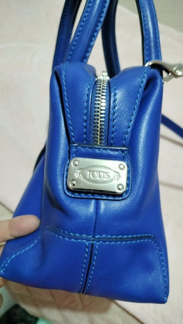 Tod's Blue Leather D-Styling Satchel Bag (Category: Luxury Bags & Wallets) located in Pasay City. Submitted by mshannahpi (Listing ID 1461340935, Image 3). Description: - Brand: Tod's - Material: Blue Leather - Style: Satchel Bag - Features: Top handles, detachable shoulder strap, zipper closure - Hardware: Silver - Interior: Pockets - Ideal for: Everyday use, travel.