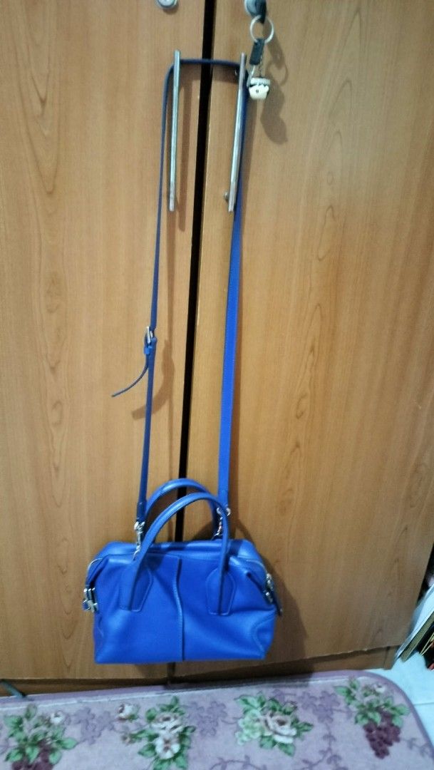 Tod's Blue Leather D-Styling Satchel Bag (Category: Luxury Bags & Wallets) located in Pasay City. Submitted by mshannahpi (Listing ID 1461340935, Image 2). Description: - Brand: Tod's - Material: Blue Leather - Style: Satchel Bag - Features: Top handles, detachable shoulder strap, zipper closure - Hardware: Silver - Interior: Pockets - Ideal for: Everyday use, travel.