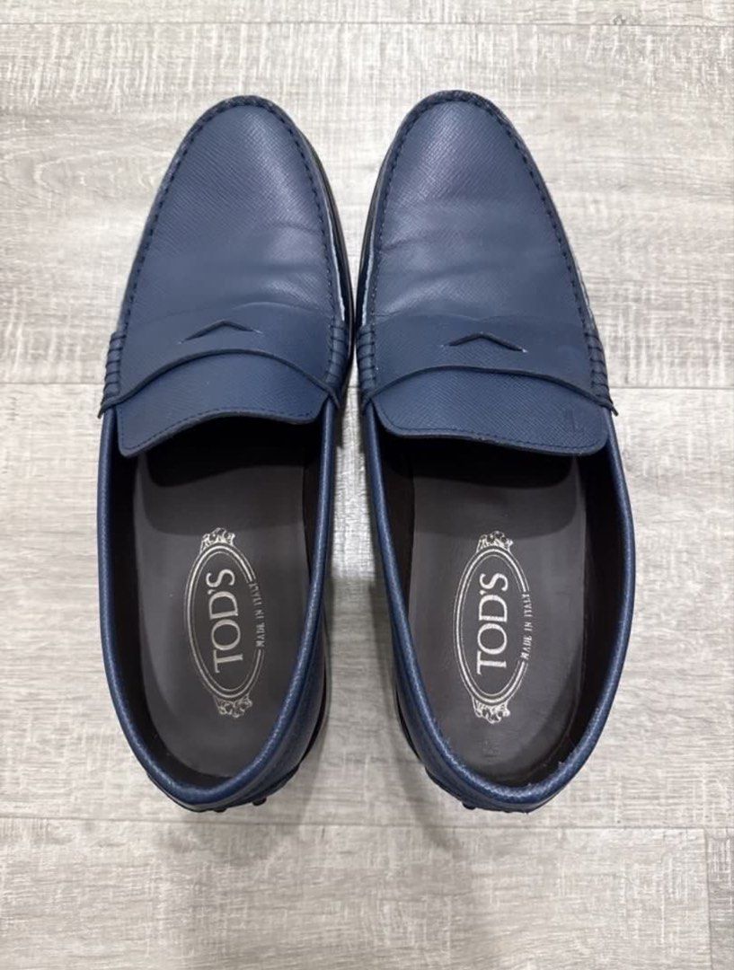 Tod’s Penny Loafer (Category: Dress Shoes) located in Caloocan City. Submitted by guziee (Listing ID 1461518344, Image 3). Description: Tod’s Mocassino Gomma Penny Loafer styled in blue pebble-grain / textured leather - Purchased in Tod’s Hong Kong - Shoe only, no box and inserts - 7000 negotiable! - The soles show the wear from use, but the leather is in great condition. These shoes are good for smart casual or formal occasions. A timeless piece