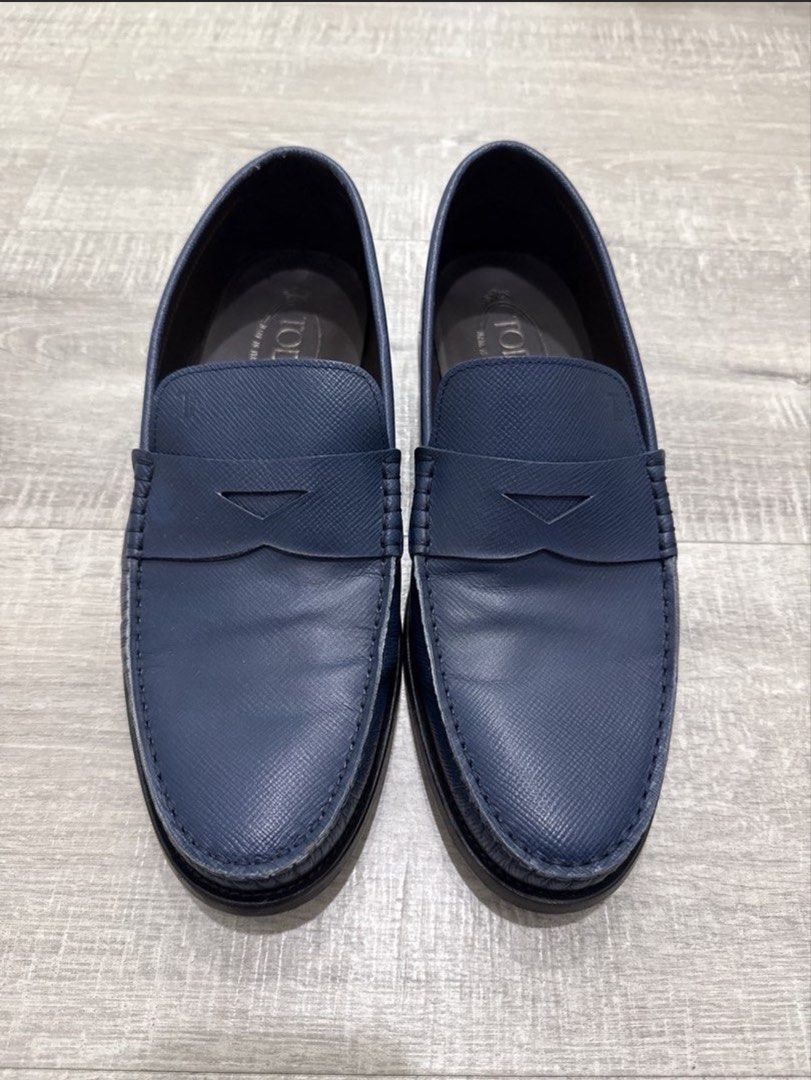 Tod’s Penny Loafer (Category: Dress Shoes) located in Caloocan City. Submitted by guziee (Listing ID 1461518344, Image 2). Description: Tod’s Mocassino Gomma Penny Loafer styled in blue pebble-grain / textured leather - Purchased in Tod’s Hong Kong - Shoe only, no box and inserts - 7000 negotiable! - The soles show the wear from use, but the leather is in great condition. These shoes are good for smart casual or formal occasions. A timeless piece