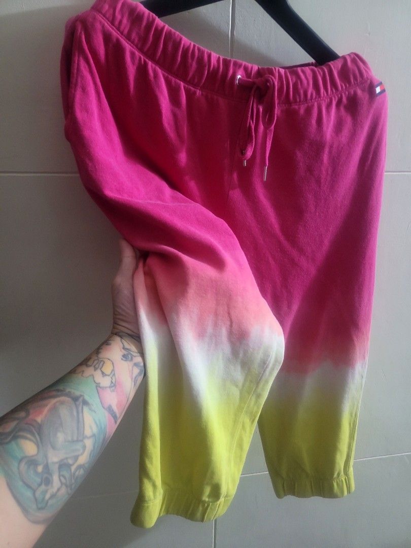 Tommy Hilfiger 3/4ish Pants (Category: Jeans) located in Los Banos. Submitted by lopecruz (Listing ID 1461460024, Image 3). Description: 30 to 32"waist 28"length like new.