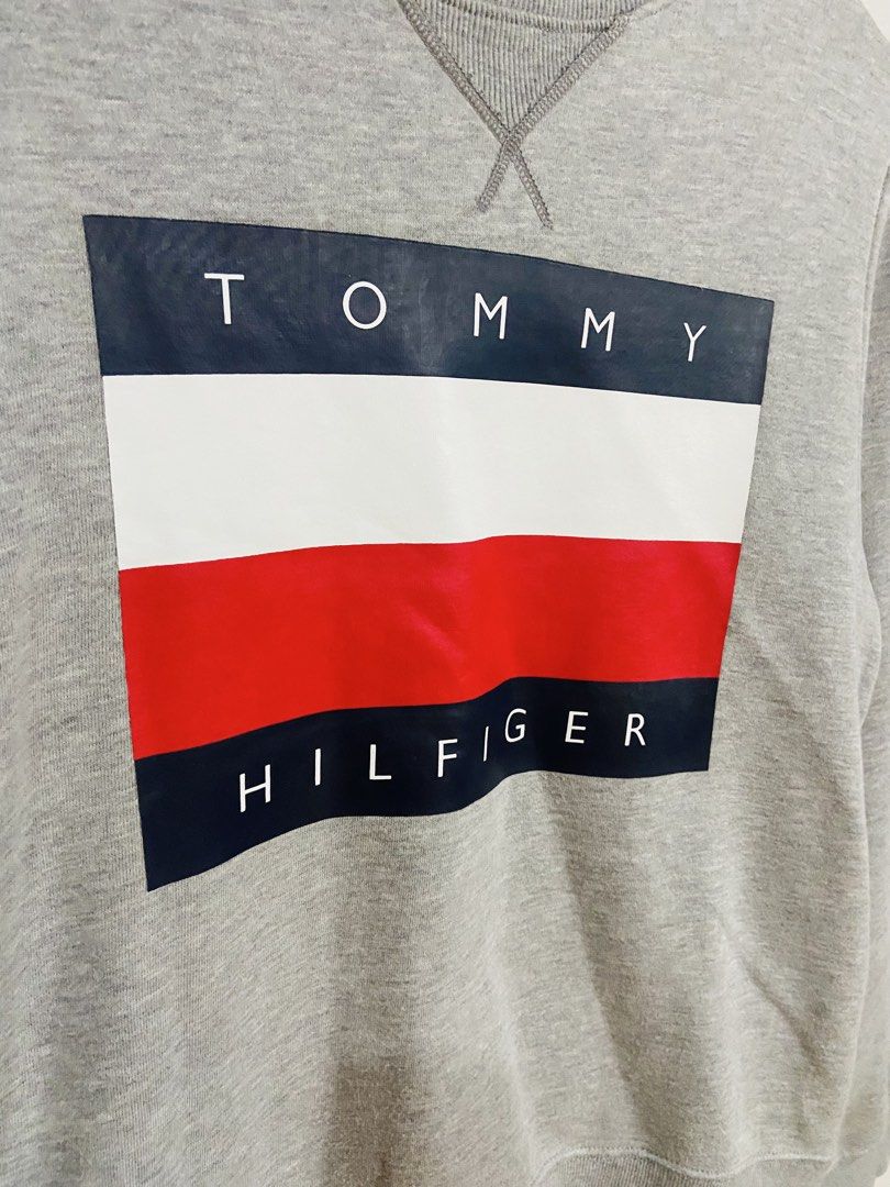 Tommy Hilfiger Grey Crewneck Sweatshirt (Category: Coats, Jackets and Outerwear) located in Manila. Submitted by thriftnijuan08 (Listing ID 1461340356, Image 2). Description: - Grey Tommy Hilfiger sweatshirt - Size: Medium (M) - Features classic Tommy flag logo on the front - Made in China - Ideal for casual everyday wear -Dimes 22/25.