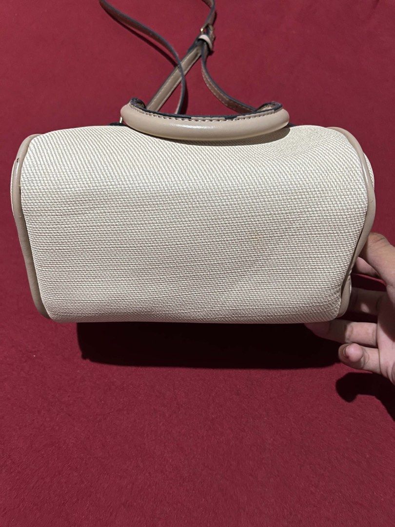 top-handle shoulder bag (Category: Cross-body Bags) located in Dumalinao. Submitted by jellsnow (Listing ID 1461416263, Image 2). Description: loc : pagadian city 🪽 payment first 🧘🏻‍♀️ mop: gcash — mod: direct jnt🎐.