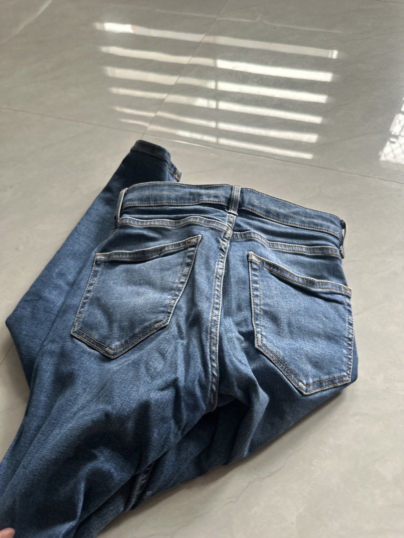 Topman Jamie Jeans Blue Denim (Category: Jeans) located in Caloocan City. Submitted by brandeditemsph (Listing ID 1461424735, Image 2). Description: - Brand: Topman - Style: Blue Denim Jeans - Fit: Jamie Fit - Features: Classic five-pocket styling, button and zip fly closure - Occasion: Good for everyday wear - Wash: Versatile wash.