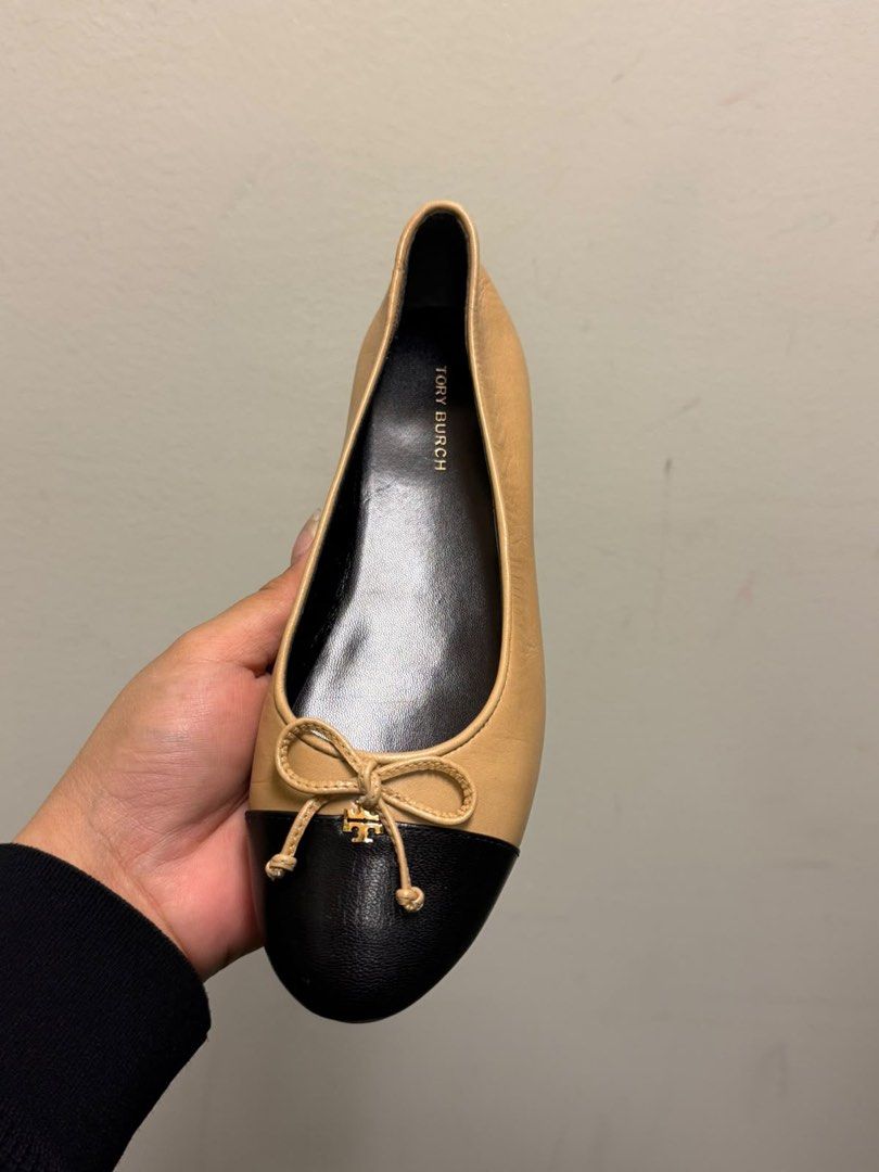 Tory Burch Captoe Ballet Gingerbread (Category: Flats & Sandals) located in Manila. Submitted by the.real.love.elle (Listing ID 1461336949, Image 3). Description: Size: 5,5.5,7,8,9.5 ✈️ 2-6 weeks ETA 🚢 2-3 months ETA 🛒 Pre order 💌 DM for inquiries and orders Love, Elle is not affiliated with the brands mentioned. All rights and trademarks are the property of their respective owners. No sponsorship, endorsement, or property infringement is inte
