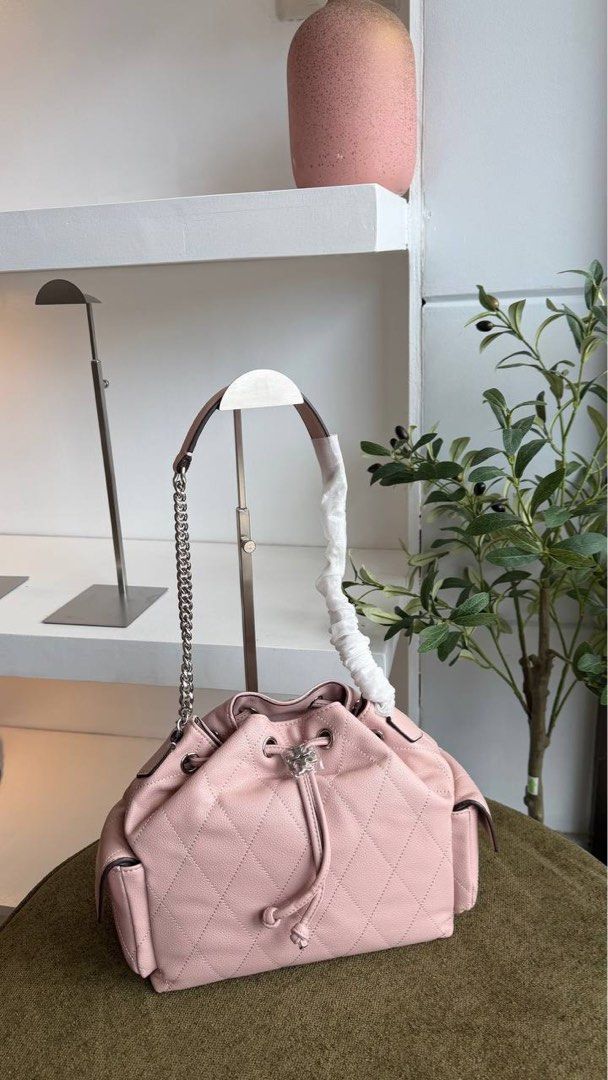 Tory Burch Charlie Drawstring (Category: Shoulder Bags) located in Binan City. Submitted by pinkykeenshop (Listing ID 1461411481, Image 1). Description: .