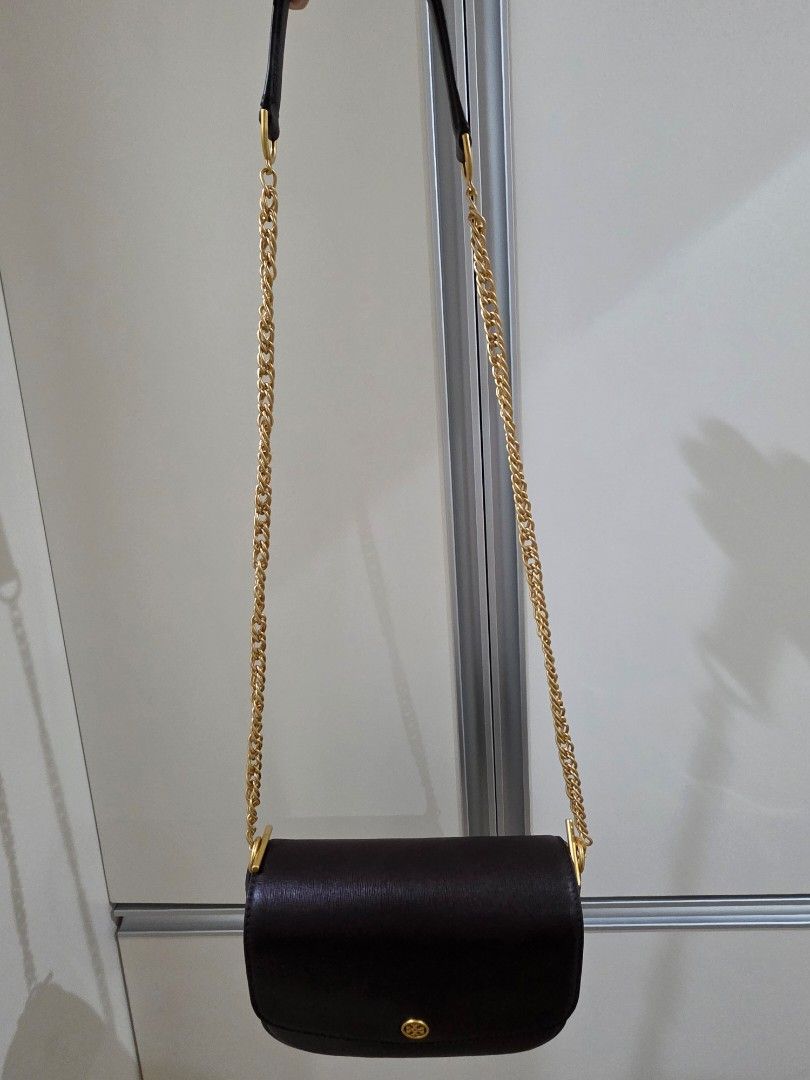 Tory Burch Robinson Bag (Maroon) (Category: Shoulder Bags) located in Dasmarinas. Submitted by ramyeong (Listing ID 1461405333, Image 3). Description: bough in Tory Burch US website with Dust Bag only Used less than 5x can be worn as shoulder and sling bag sf c/o buyer.