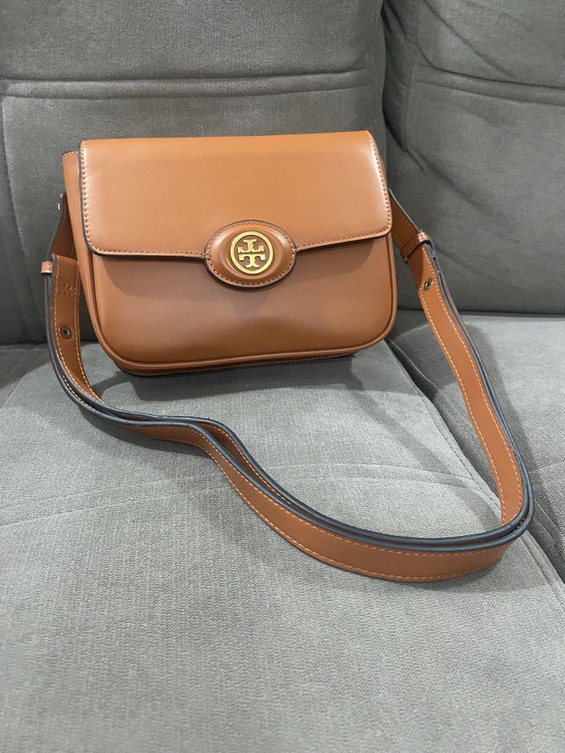 Tory Burch Robinson Spazzolato Shoulder Bag (Category: Cross-body Bags) located in Quezon City. Submitted by emjen (Listing ID 1461475263, Image 1). Description: - Authentic Tory Burch brown leather shoulder bag - Features the classic Tory Burch logo on the front flap - Adjustable and convertible strap for comfortable wear - Elegant gold hardware details - Interior Tory Burch logo plate - Ideal for everyday use Nearby Bulacan and QC area only! .