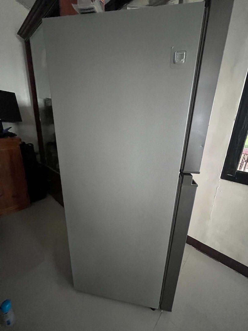 Toshiba Inverter Refrigerator (Category: Refrigerators and Freezers) located in Manila. Submitted by pjvillare67431 (Listing ID 1461418397, Image 2). Description: TOSHIBA GR-A25PS(DS) Toshiba Inverter Refrigerator - Top Freezer Design - Spacious Interior for Groceries - Silver/Grey Exterior Color - Minor Exterior Scuffs (Normal Wear) - Excellent Working Condition - Ideal for Small Families or Apartments 100% working condition. Sobrang tipid sa ku